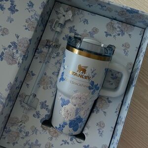 Stanley x LoveShackFancy  Quencher | 20 OZ - Everblooming Rosettes